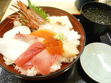 銀座駅徒歩30秒 980円の海鮮丼
