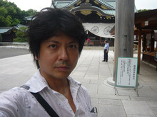 真夏は日本の先祖の方々にお参りをします。