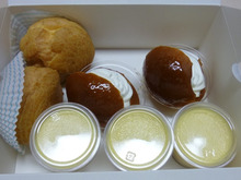 近江屋のシュークリームやプリンなどをいただきました