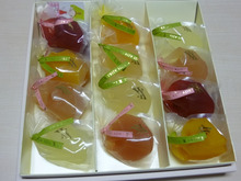 ゼリーや水羊羹・みかんチョコクッキーをいただきました。