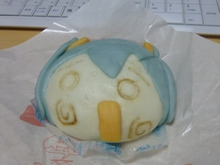 ファミマでミクまん買ってみた。