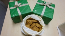 モロゾフのクッキー　秋田犬まんじゅうをいただきました(≡^∇^≡)
