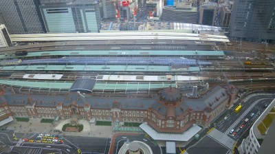 東京駅にいつの間にか太陽パネル∑ヾ(￣0￣;ﾉ