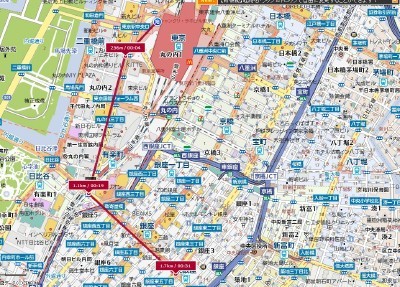 東京駅からシンシアへタクシーで1.7ｋｍ位です。