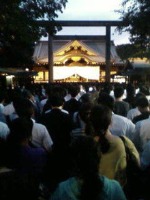 靖国神社参拝してます