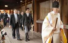 安倍総理　靖国神社参拝を強く支持します(｀・ω・´)