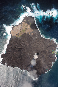 小笠原の新島と無人機
