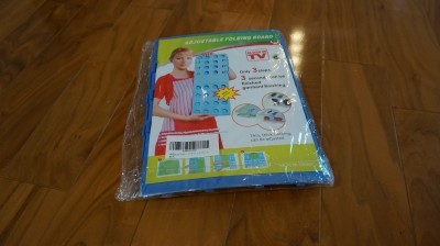 【ひとりでできるもん】　　　お洋服をたたみましょう