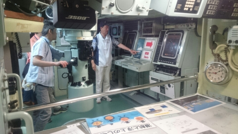 潜水艦の中とは