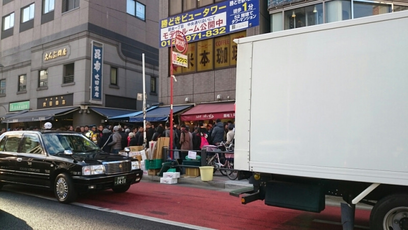 築地の混みかたといったら(;´д｀)