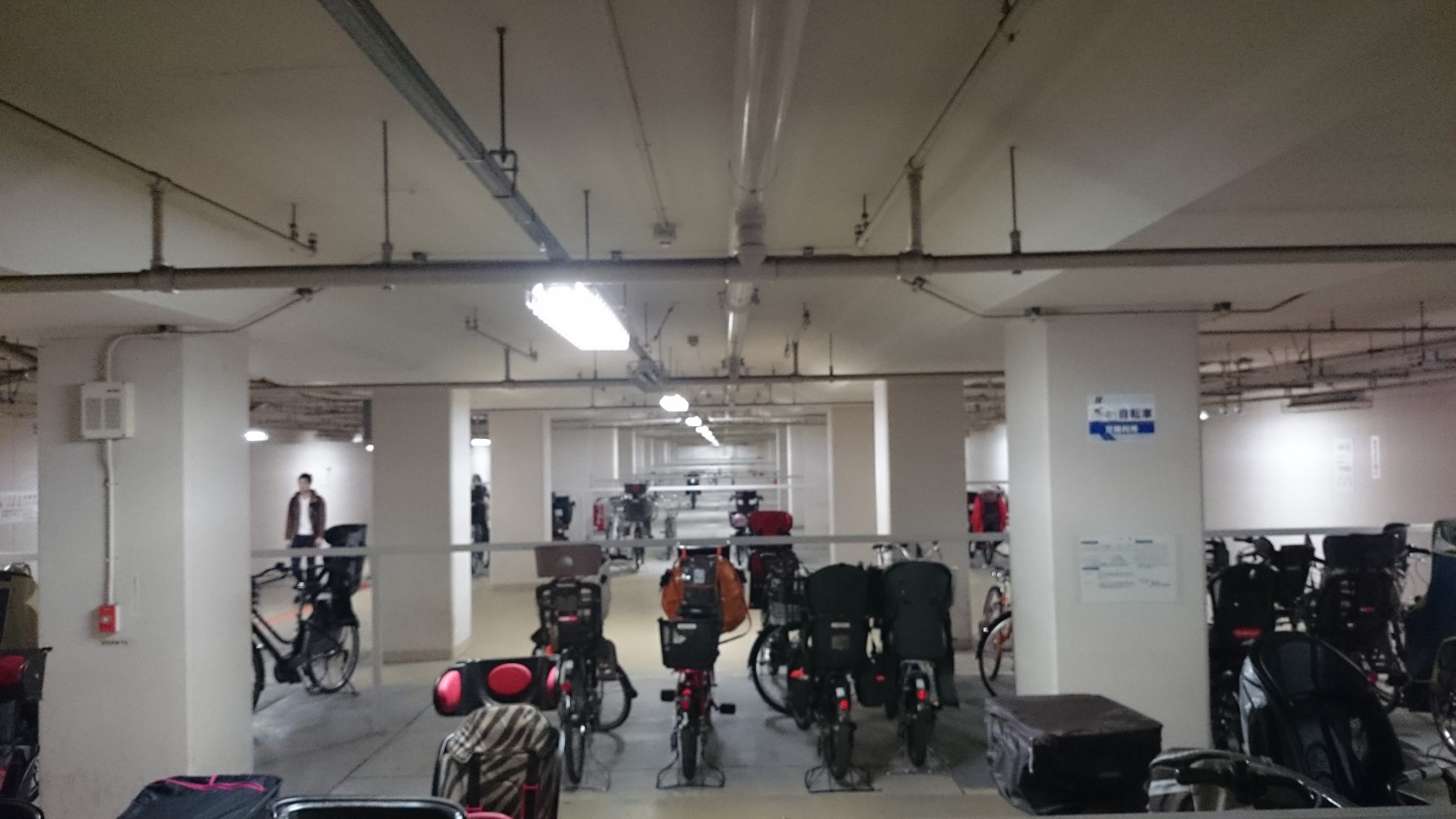 都心の自転車置き場・・・(´・ω・`)