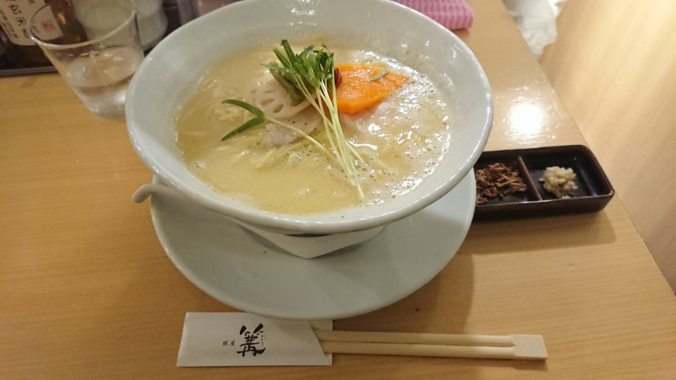 久しぶりにラーメン屋さん 篝
