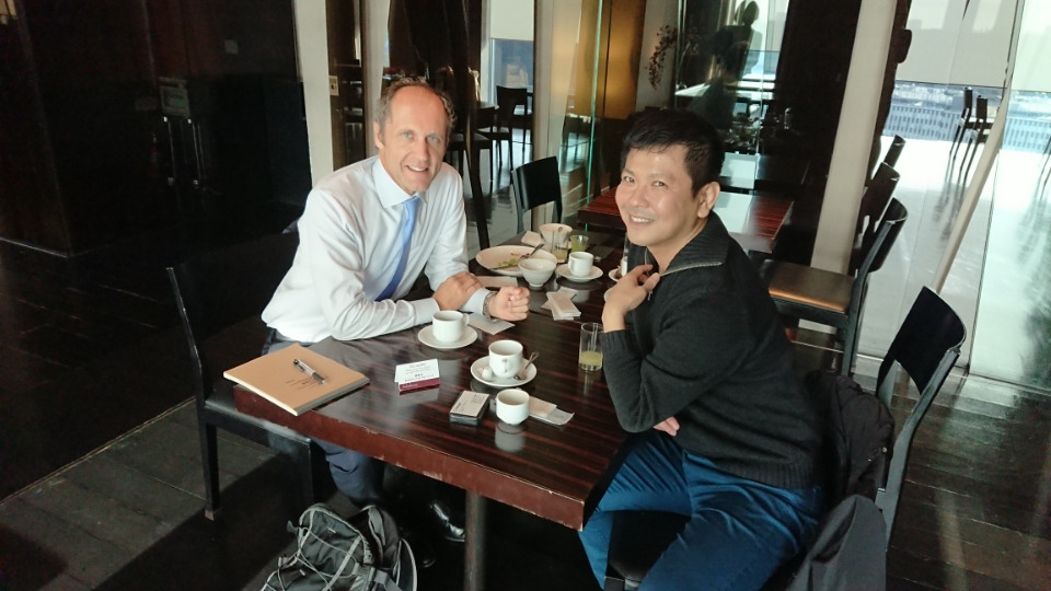 アラガンジャパンの社長と朝食会