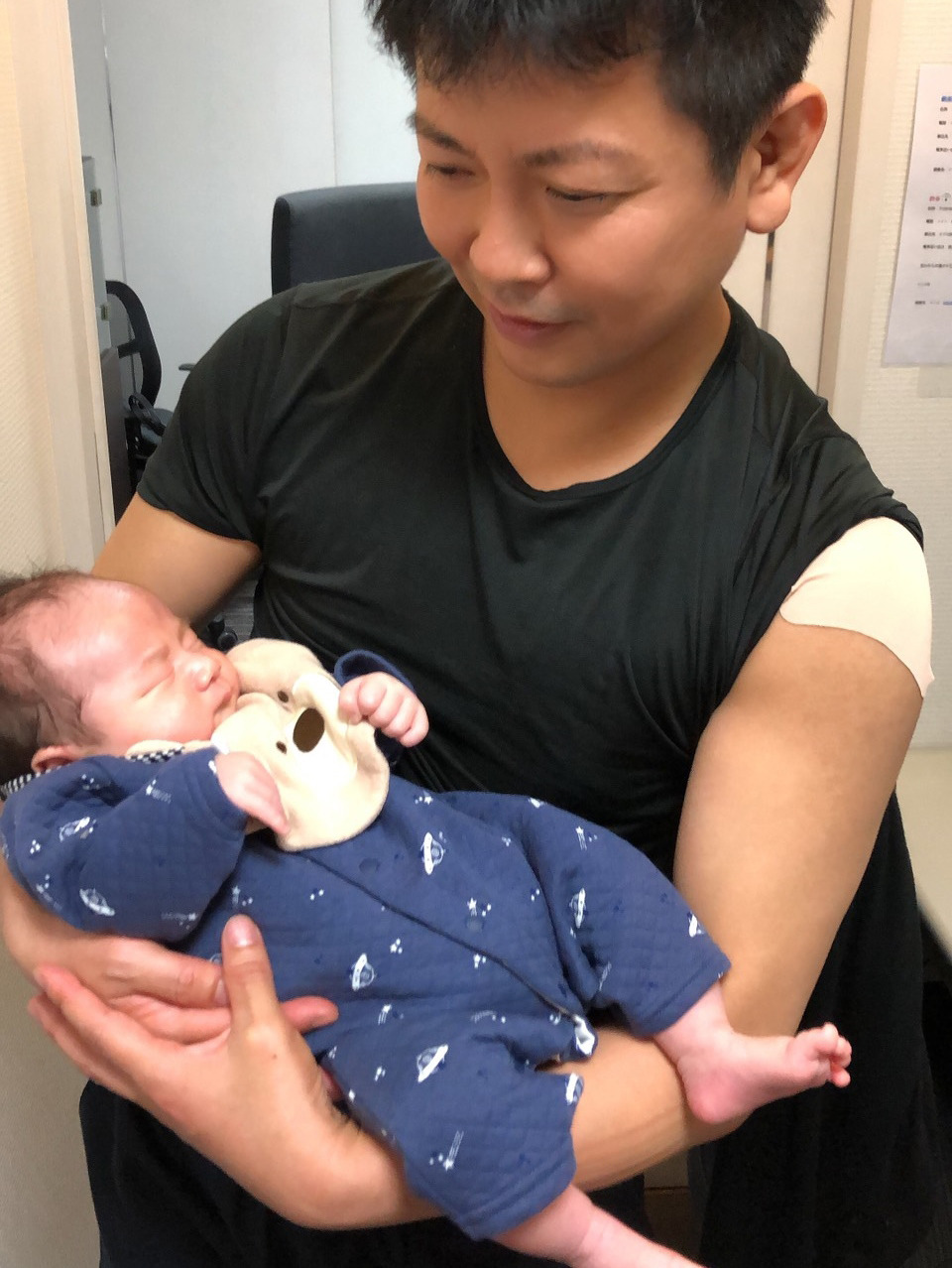 スタッフが出産後　子供をつれて遊びに来ました(*^^*)