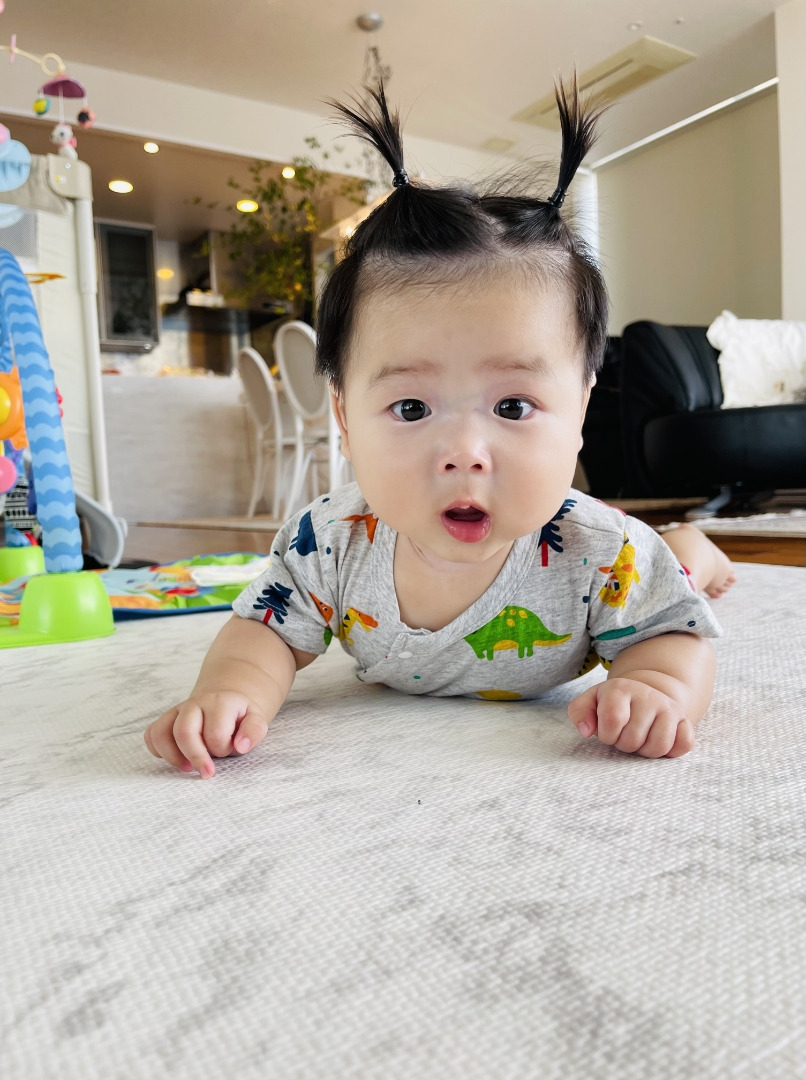 髪の毛で遊ばれる長男