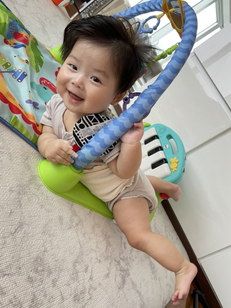 ハイハイもまだだというのに